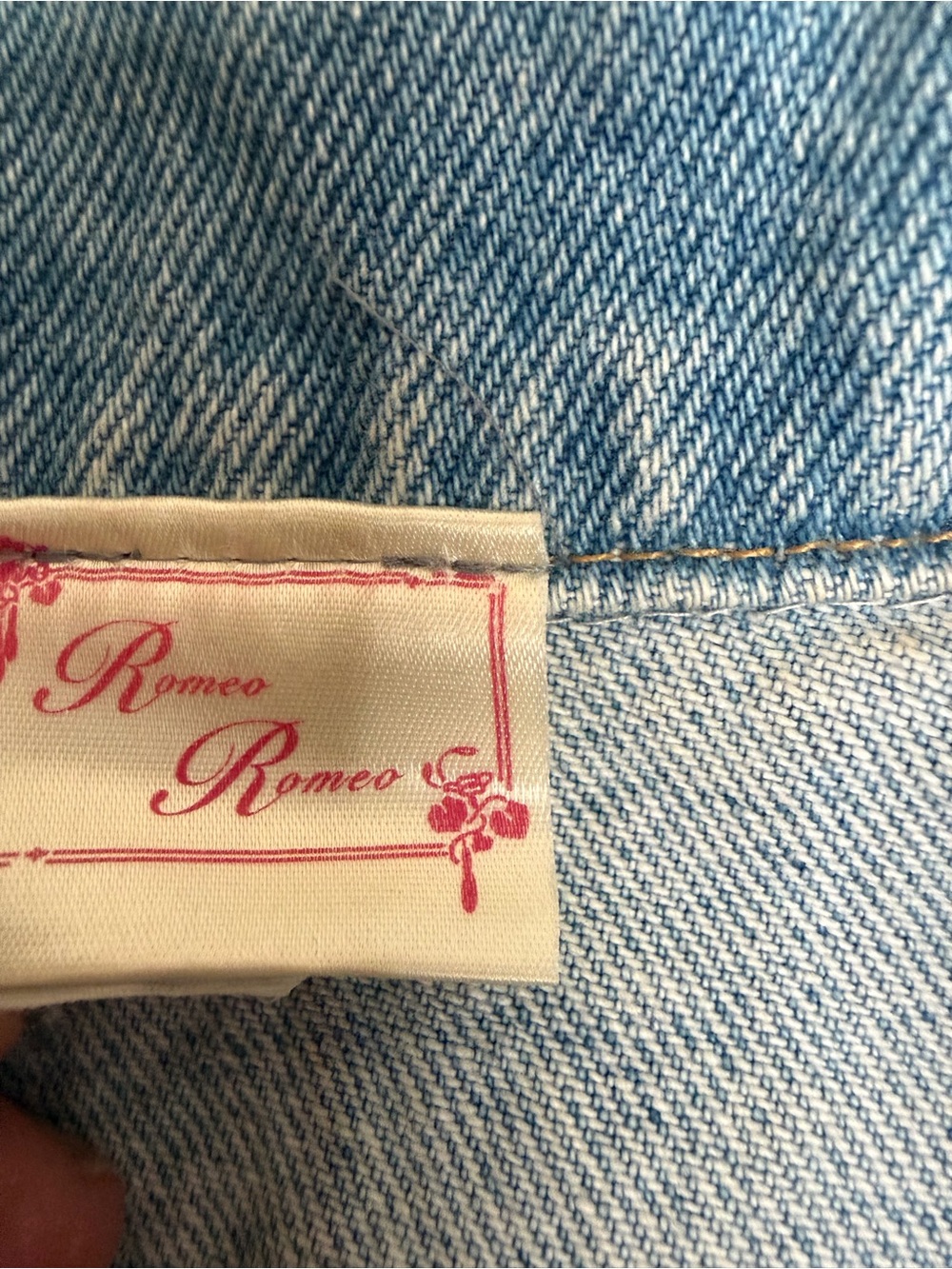Vintage Women's Light Blue Denim Vest with Floral Embroidery - Picture 4 of 8